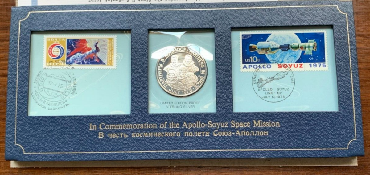 US 1975 Space Apollo Soyuz Stamps w Commem. Coin Sterling Silver