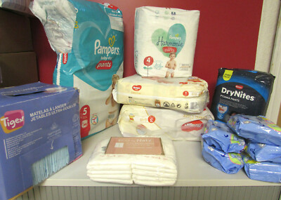 Verschiedene Pampers Harmony Pants,Windeln und Feuchttücher für Babys.