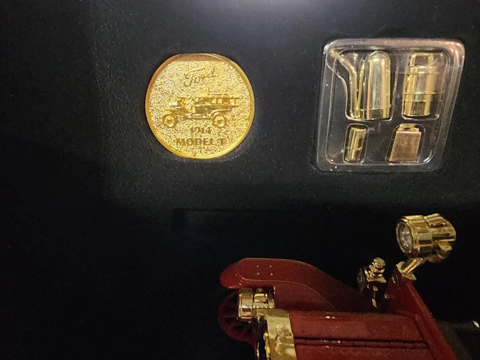 Signature Series 1914 Ford Model T Fire Engine 24K Plated & Real Wood 1/18 NEW - Image 2 of 4