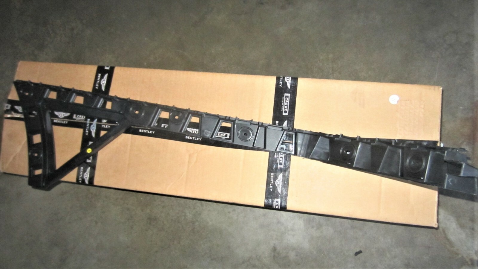 2010-2017 BENTLEY MULSANNE  REAR BUMPER OFFSIDE RIGHT BRACKET SUPPORT OEM NEW
