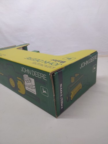 1/16 Ertl Farm Toy John Deere Square Baler Tractor Implement - Picture 5 of 5