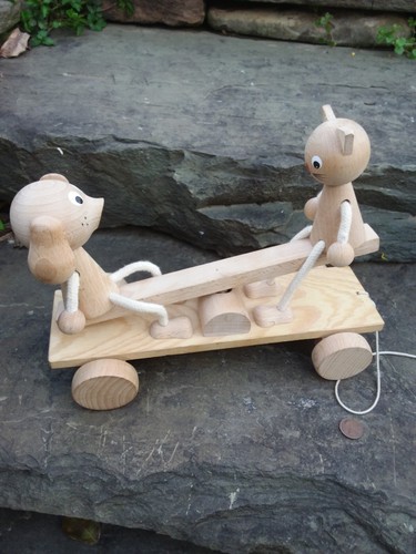 Wooden Pull-Along Dog and Cat See Saw Toy, Handcrafted, Dog Cat Go Up & Down  - 第 1/14 張圖片