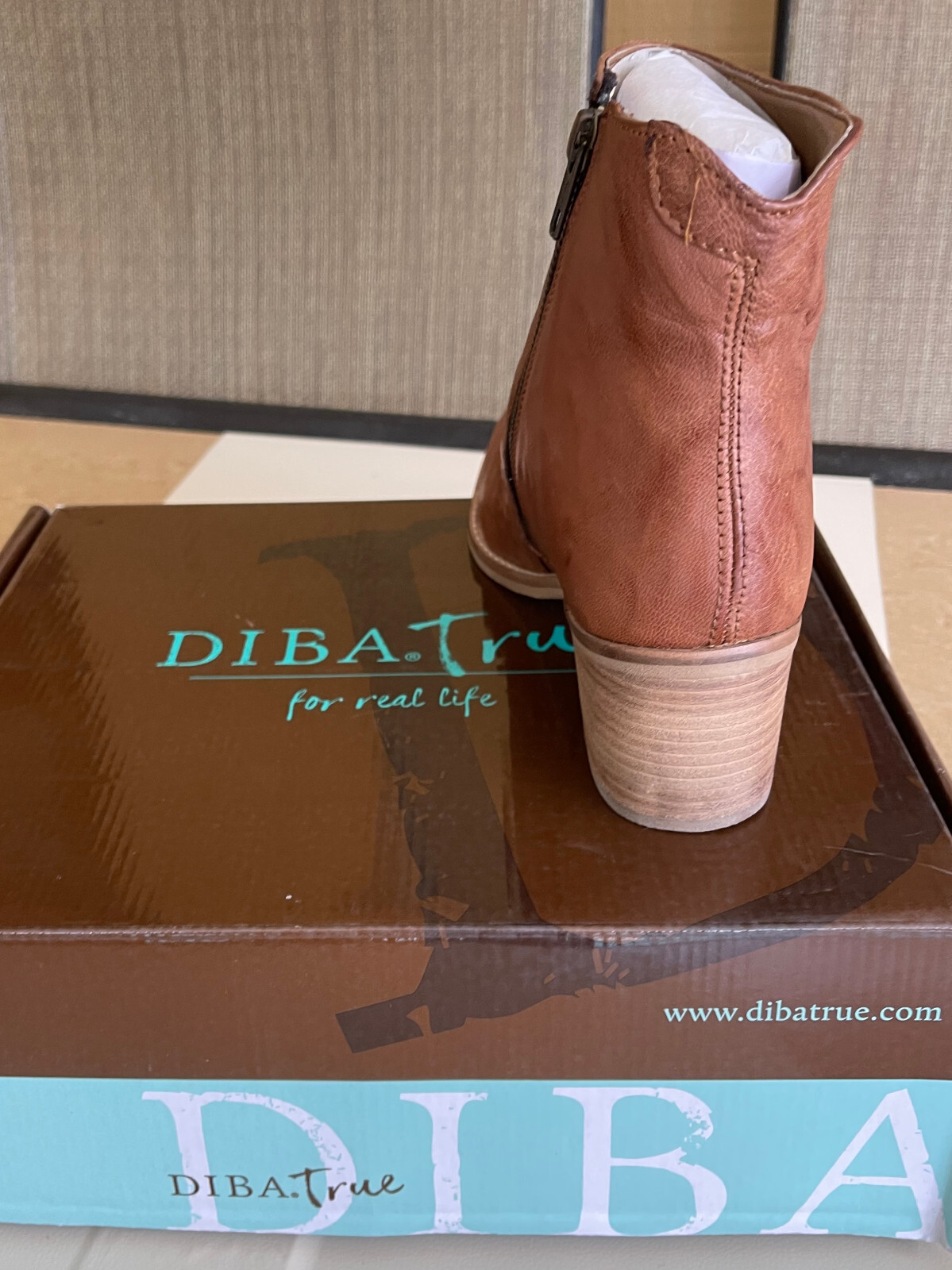 DIBA TRUE WOMEN'S LEATHER HEL LINA HEEL BOOTIES. SIZE: 8 BROWN