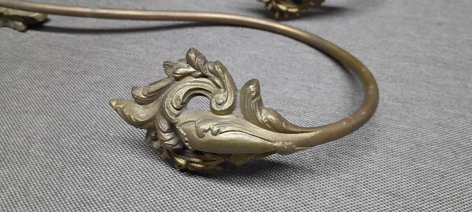 PAIRE ANCIENNE PATÈRE VESTIAIRE PORTE MANTEAU CROCHET ATTACHE EMBRASSE BRONZE - Photo 4/4