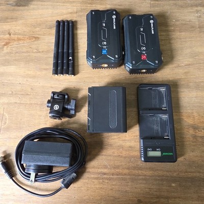 Hollyland Pyro H Wireless Video RX + TX + 12V Wall Adapter + 2 Batteries/Charger