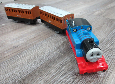 HIT TOY Trackmaster Motorized Train Tank Engine THOMAS ANNIE CLARABEL WORKS! GUC