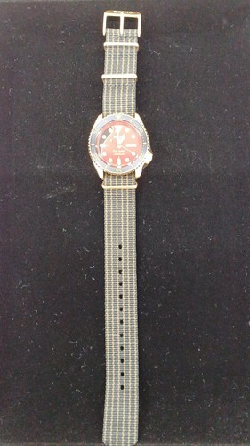 Seiko 5 Sports 4R36-12E0 SBSA160 Édition Limitée Brian Mai Automatique Hommes - Photo 5 sur 12