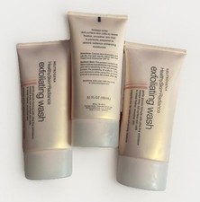 Pack Of 3 Neutrogena Healthy Skin Radiance exfoliating wash. Discontinued