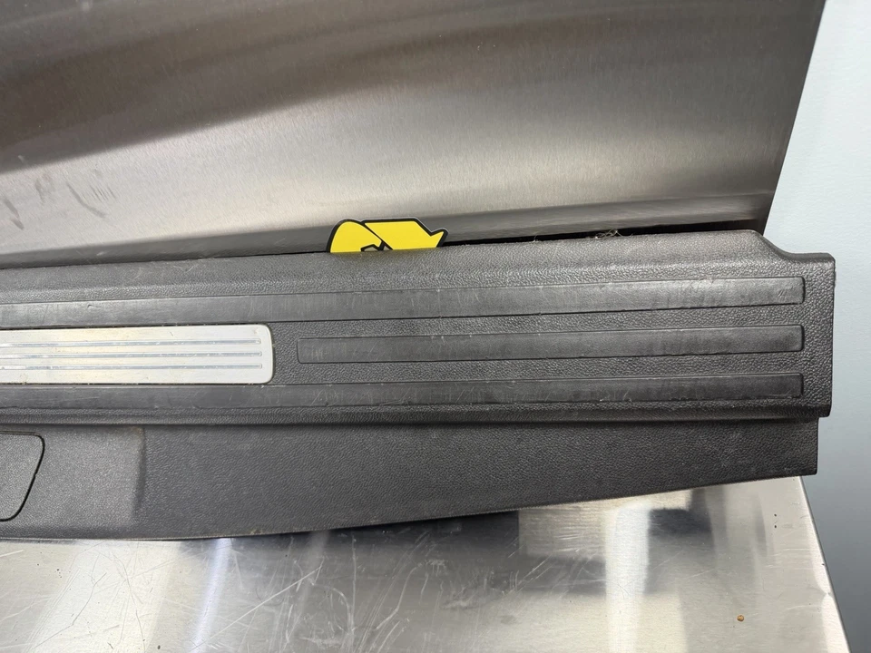 07-14 CADILLAC ESCALADE OEM REAR TRUNK TAILGATE SILL SCUFF TRIM - Изображение 4 из 4