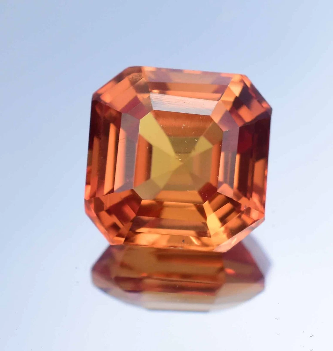 Topaze Impériale 1,31 Carat – Coupe Ovale, Couleur Saumon, Pureté SI