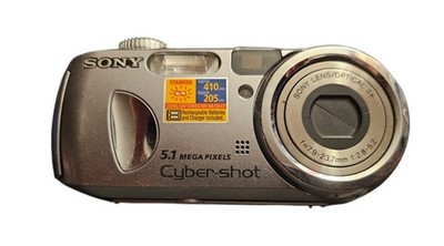 Sony Cybershot Digital Camera In Case Model DSC-P93  5.1MP - Parts or Repair