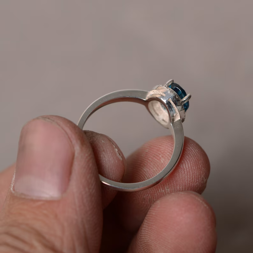 Corte Ovalado Londres Azul Piedra Topacio Anillo 14K Oro Blanco Macizo Joya Para - Imagen 3 de 4