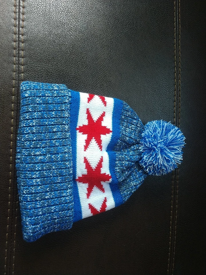 Sombrero de pompón tejido con bandera de Chicago Foto 2 de 3