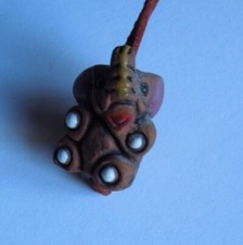 *Kleiner Elefant 2 x 1,8 cm mit  Band L 16 cm x 2cm,  sehr guter Zustand