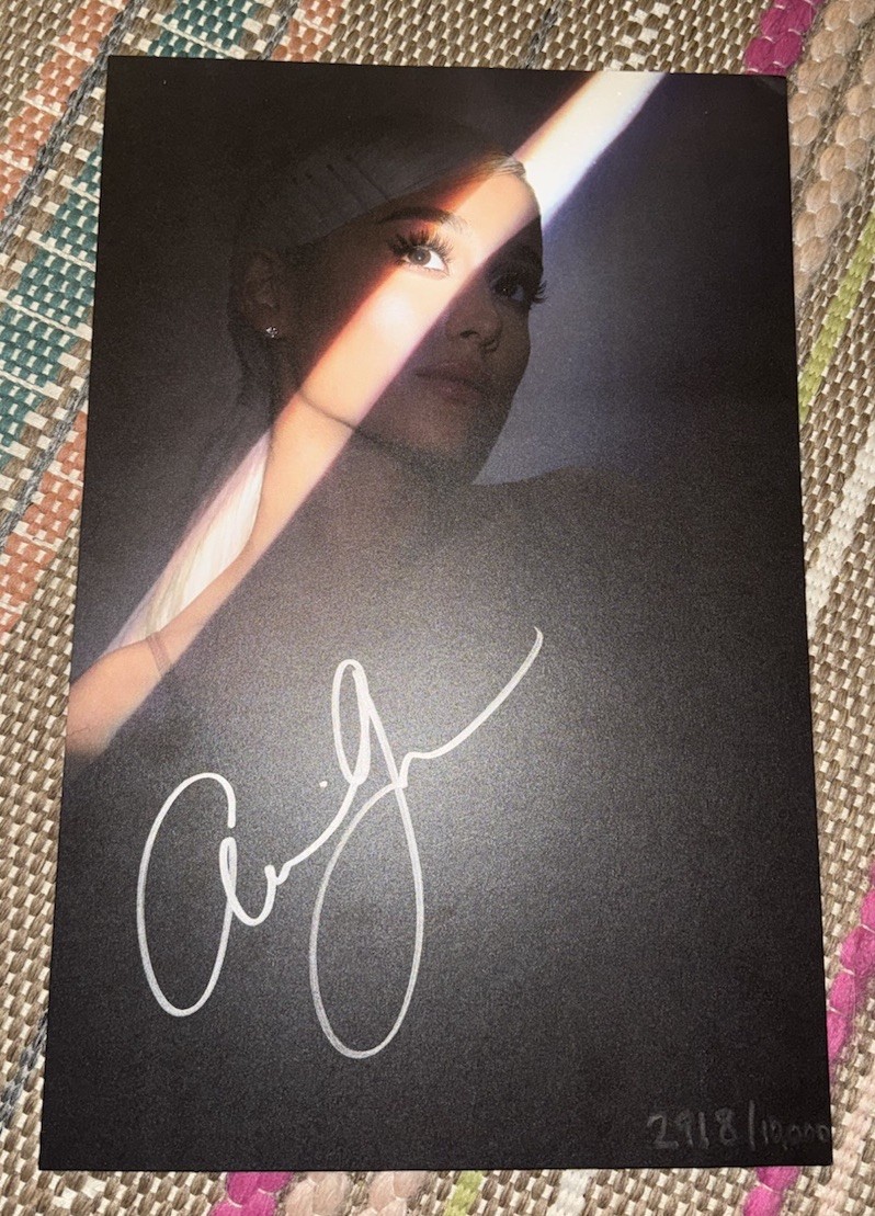 【直筆サイン】【未開封】【アメリカ限定】Ariana Grande ARIANA GRANDE SIGNED AUTOGRAPH DANGEROUS WOMAN 3X4 PROMO POSTCARD
