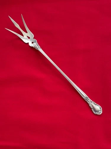 Sterling Silver Chantilly By Gorham Lettuce Serving Fork 9 1/4" No Monogram