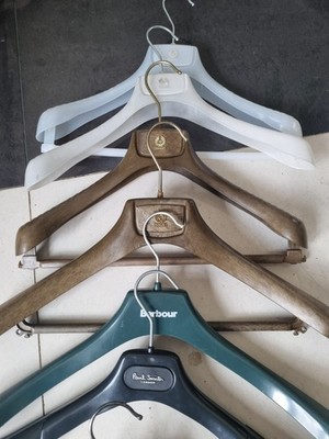 Restposten 6 Designer Kleiderbügel von Barbour, Belstaff und Paul Smith