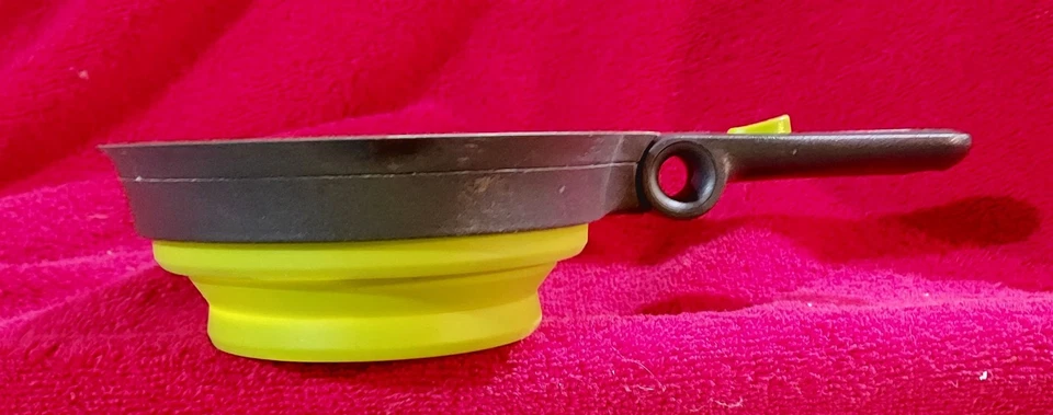 Taza medidora de silicona plegable de 1/4 a 2 tazas. graduado por 1/3's Foto 4 de 4