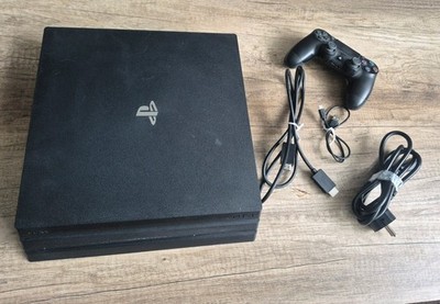 Sony PlayStation 4 Pro 1TB Schwarz PAL 4K Konsole mit DualShock 4 & Kabel