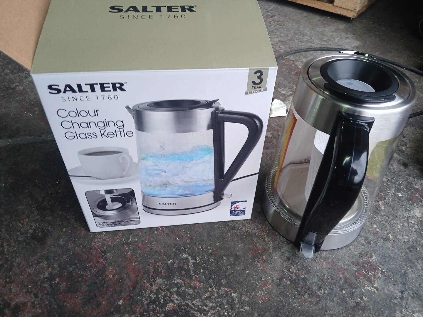 Hervidor de agua de vidrio que cambia de color Salter, EK5078SS