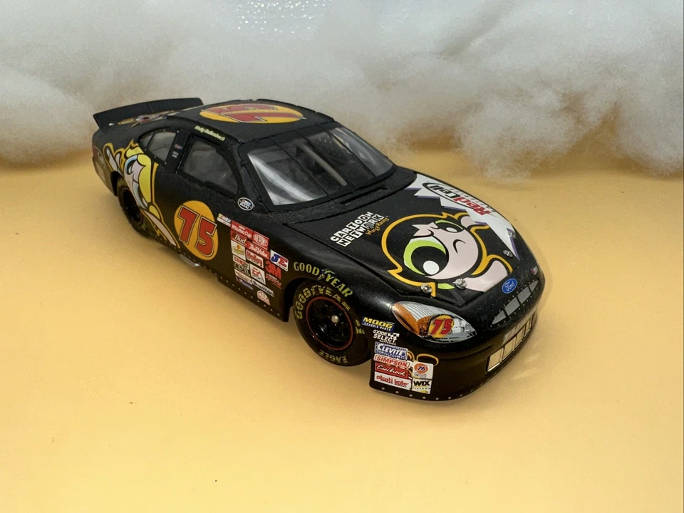 Wally Dallenbach #75 Cartoon Network Chicas Superpoderosas Tauro NASCAR Banco Numerado Foto 3 de 4