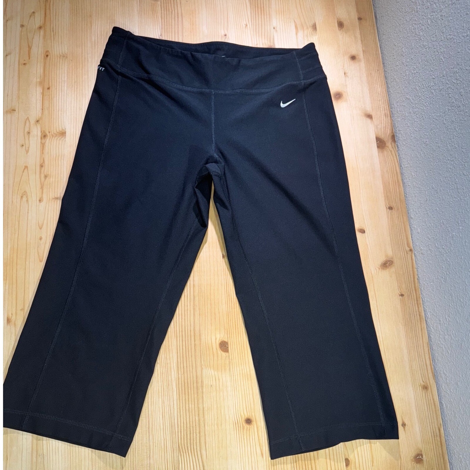 Nike Dri-FIT Sculpting Cropped Leggings for Women - Black Y2K Athleisure Style Size M