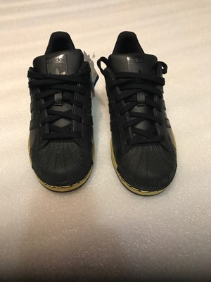 adidas black and gold tennis shoes