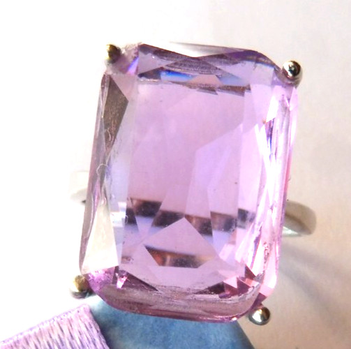 Bague en améthyste lavande pour sublimer vos tenues chic au quotidien