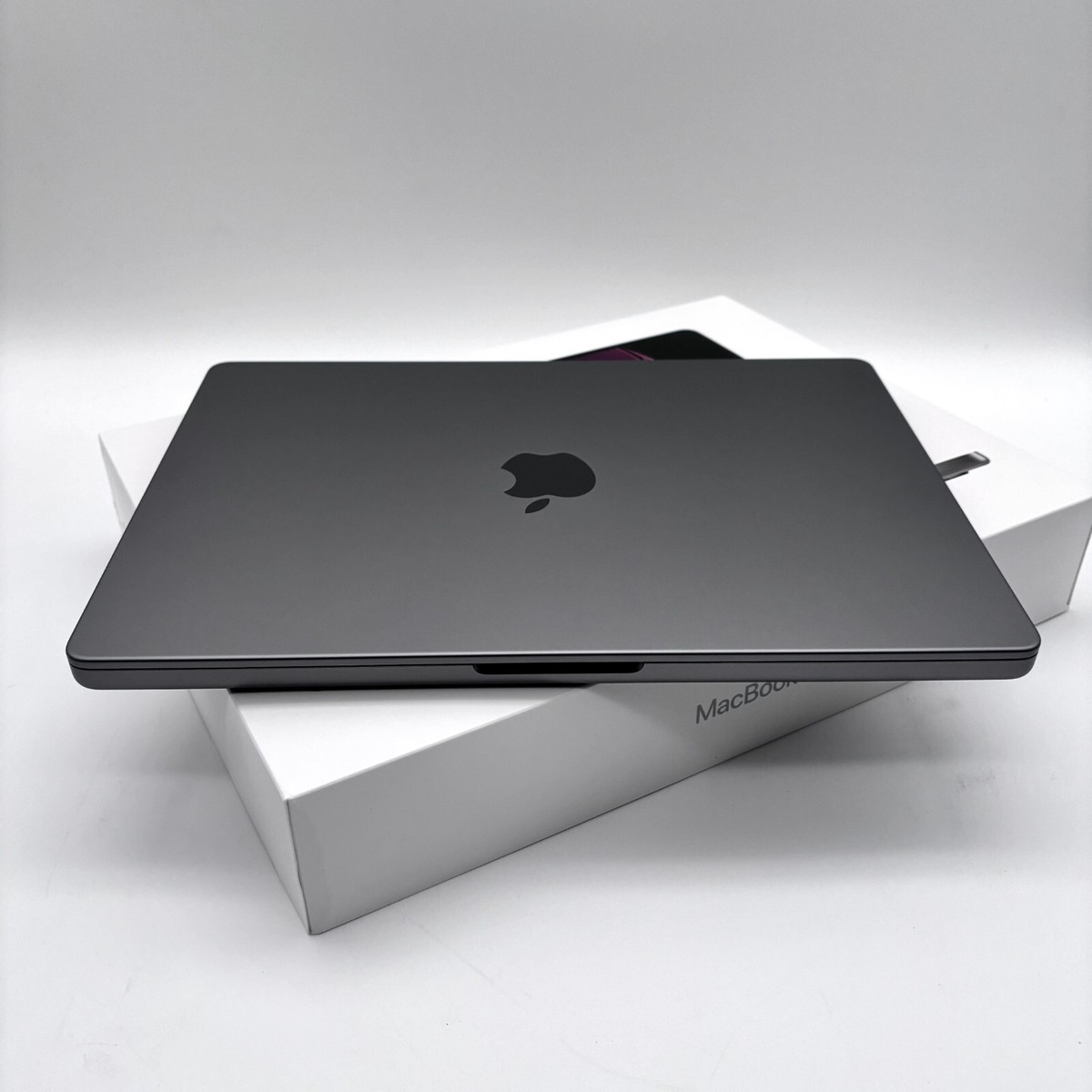 Apple MacBook Pro 14 Apple MacBook Pro 14