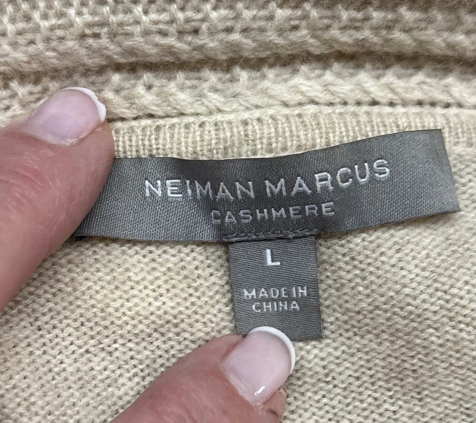 Bata para mujer Neiman Marcus CACHEMIRA talla grande beige chal cuello largo Foto 3 de 4