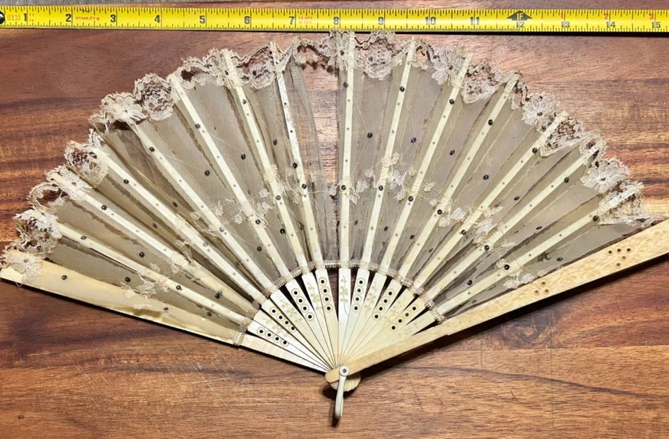 Antique Hand fan 🪭 Victorian era - Image 4 of 4