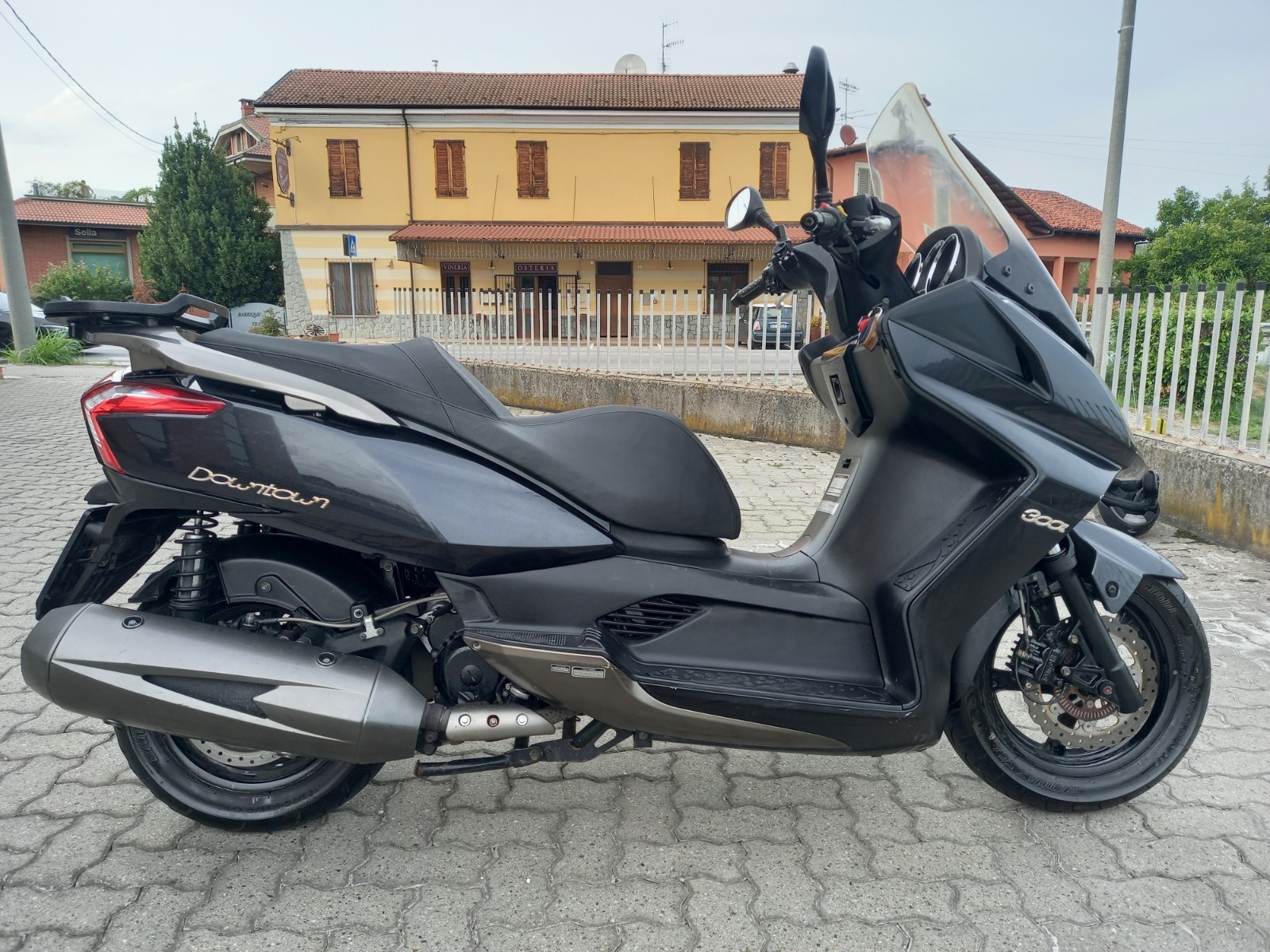 Scooter Kymco Downtown 300i foto 2
