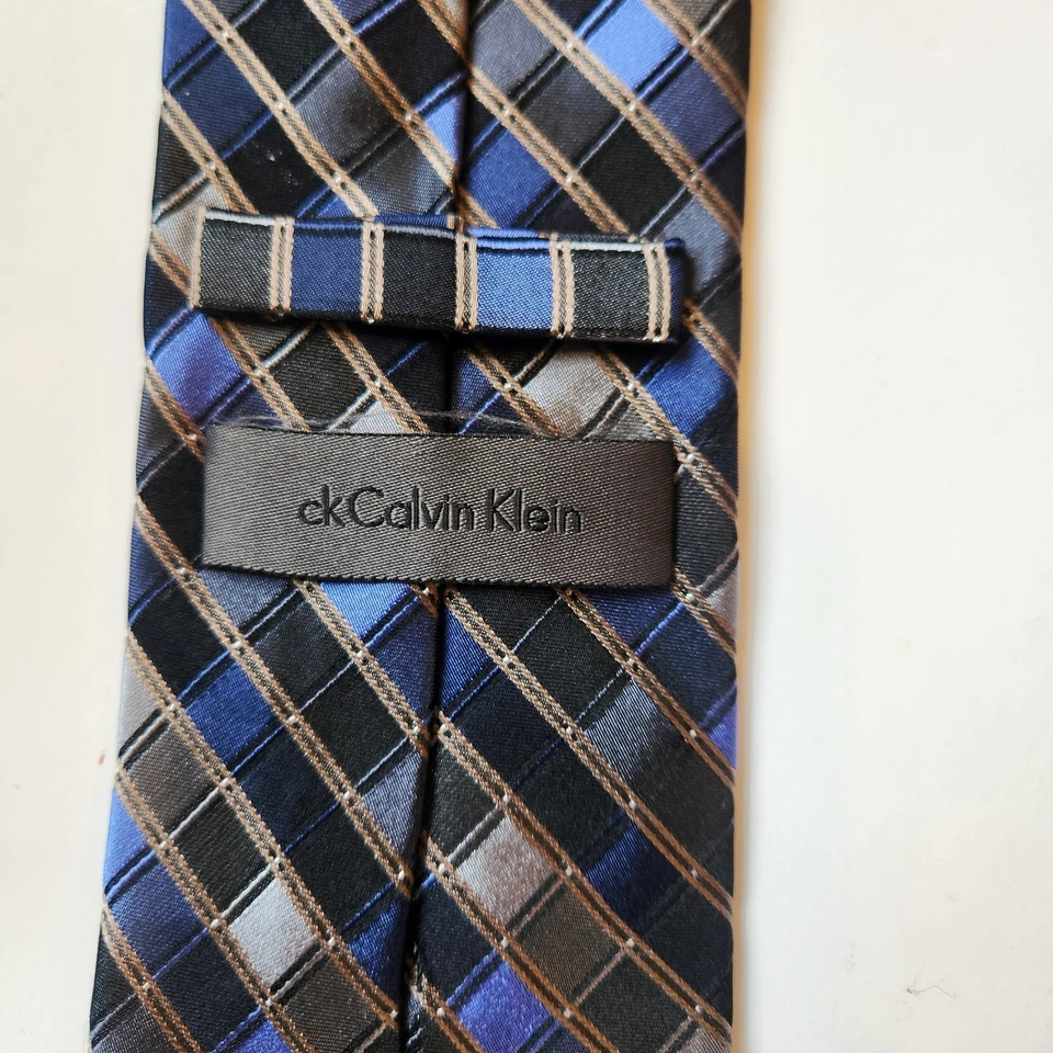 Corbata geométrica Calvin Klein extra larga 100 % seda azul marrón gris 65" Foto 2 de 4