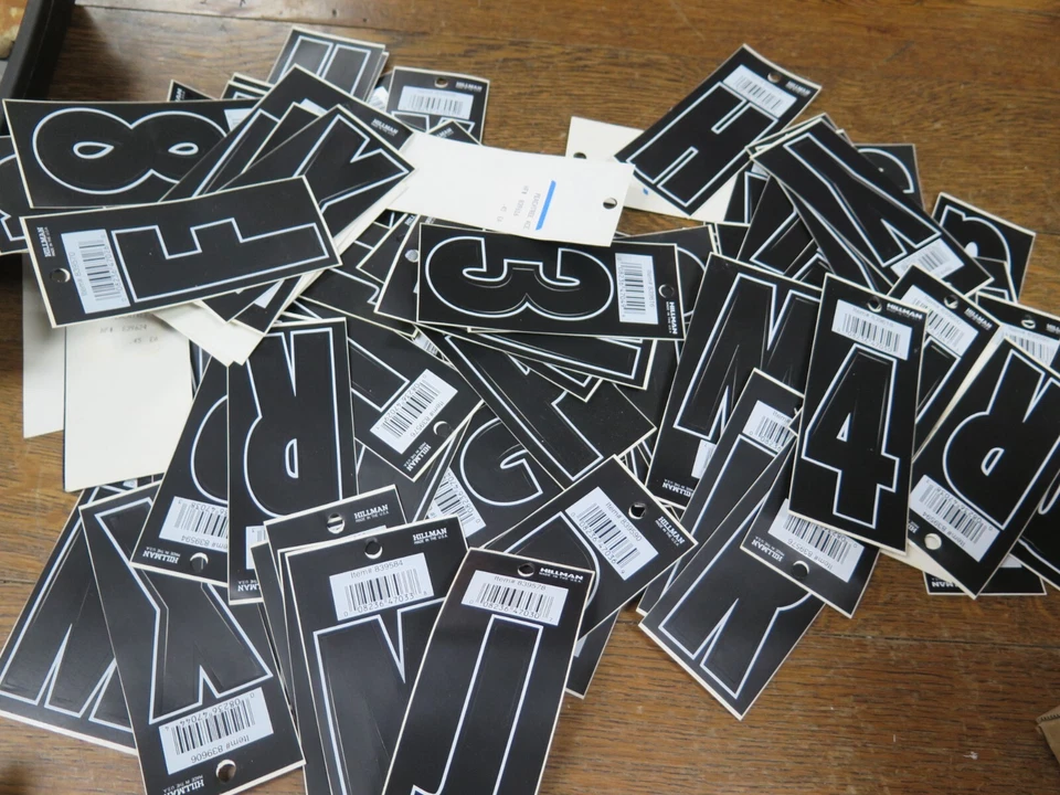 LOTE VENTA - ¡MÁS DE 40! Hillman 3" letra número blanco y negro pegatina letras 75 mm Foto 2 de 4