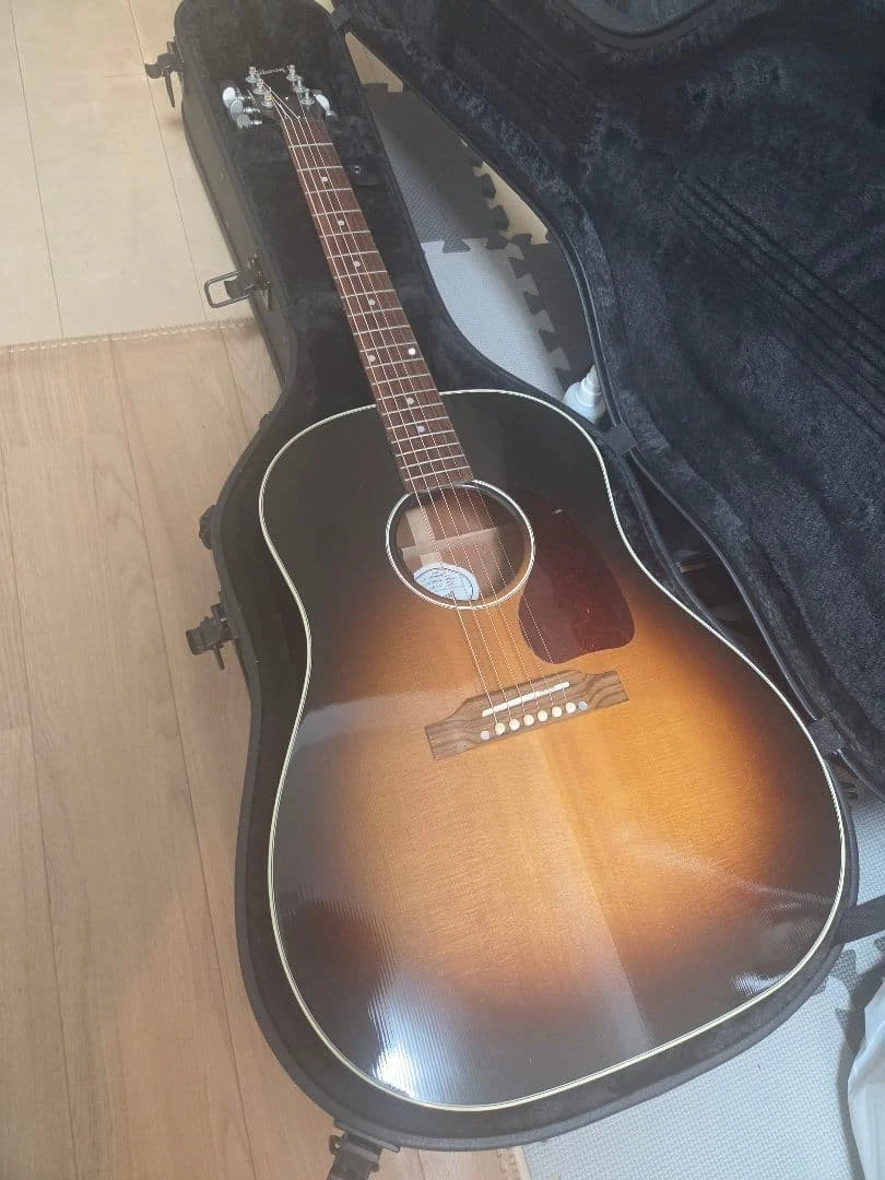 Guitarra acústica Gibson J-45 Standard 2021 con estuche rígido original...