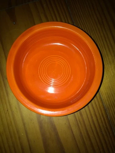 Vintage Fiesta - 5 1/2" fruit bowl in "radioactive" red (exc.) - (1936-1969)