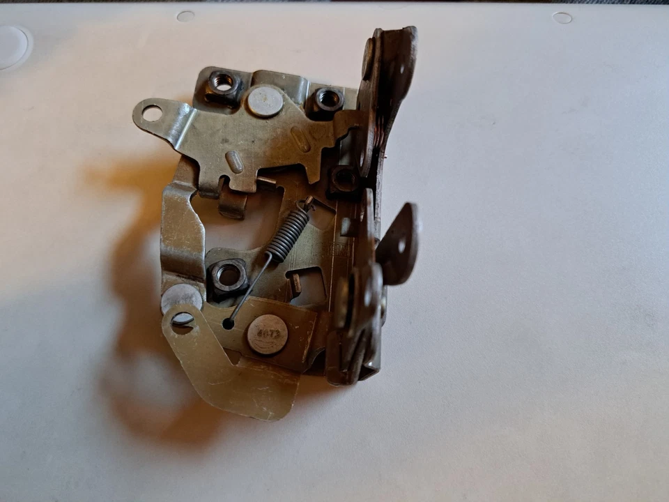 Новый из старых запасов замок левой двери Jaguar XJ6  - Изображение 4 из 4