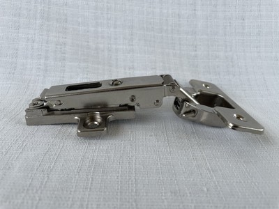 (1) Salice 2P8 Cabinet Door Hinge w/ H03 Mounting Base Plate Self Closing