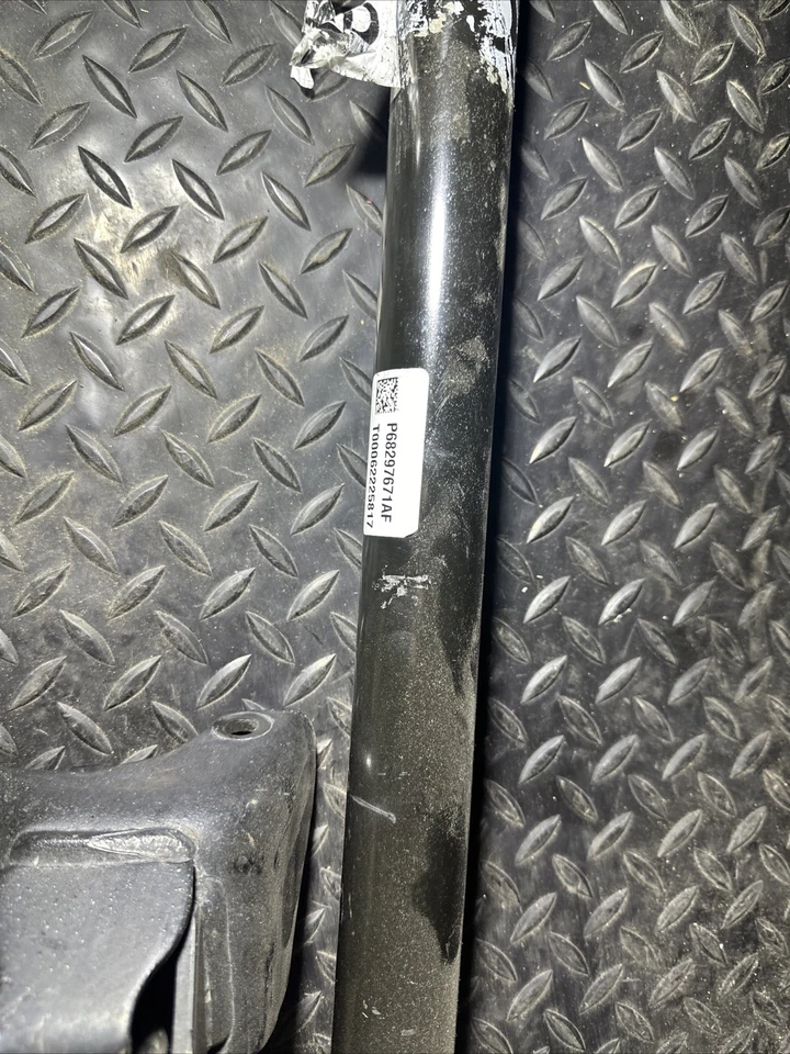 Jeep Wrangler JL 2018-2025 barras de amarre delanteras con barra de conexión Mopar 68297671AF Foto 3 de 4