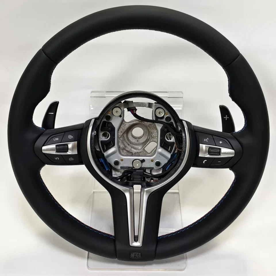 Volante serie M para BMW F01 F10 F11 F20 F21 F22 F23 F25 F30 F31 F34 F32 Foto 2 de 4