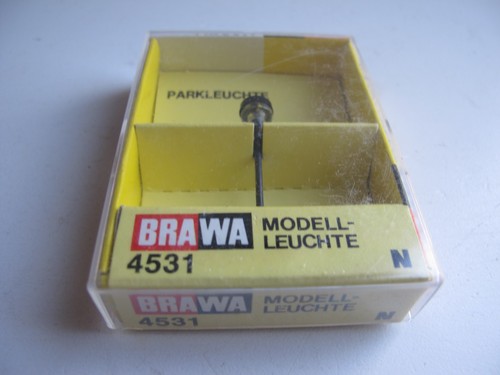 BRAWA 4531, lámpara de aparcamiento, moderna, color negro, latón, nueva, embalaje original, escala N | Zustand: Neu