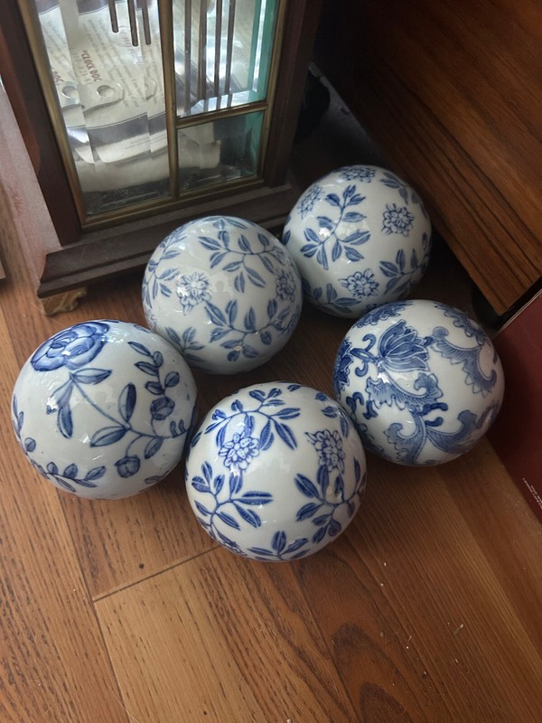 5 Round Globes