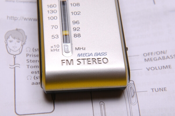 Radio SRF-S84 FM/AM Super Compact Radio Walkman Analogue Tune-Silver
