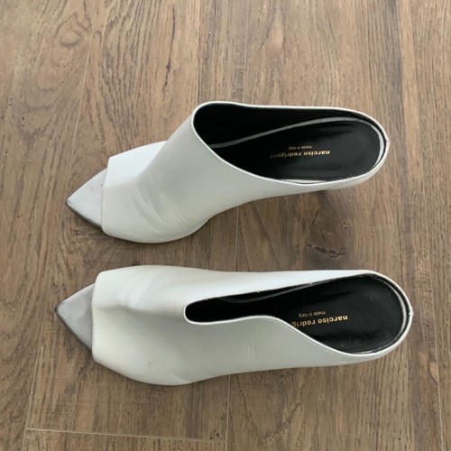 NARCISO RODRIGUEZ - PUNTERA PUNTIAGUDA ANTIDESLIZANTE EN MULAS DE CUERO - TACÓN DE 3" - TALLA 38,5 - HECHO EN ITALIA - Imagen 3 de 11