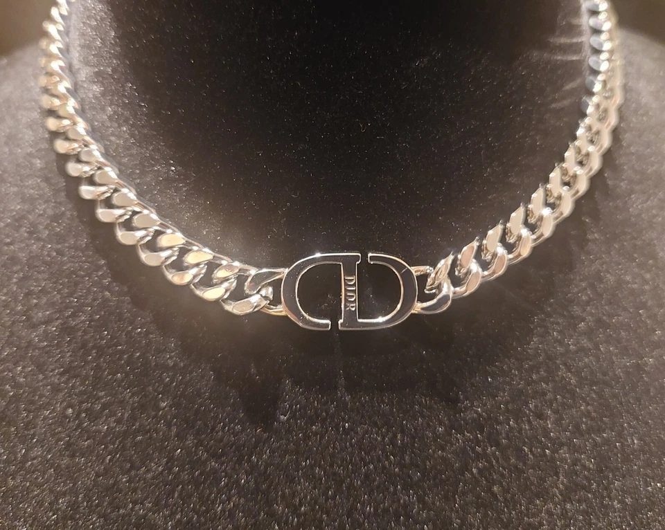 DIOR CD CRYSTAL NECKLACE - Box & Dust Pouch included - Image 2 of 3