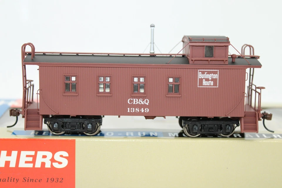 Walthers Platinum HO Scale CB&Q Burlington Route 30' 4 Window Caboose Car #13849 - Image 2 of 4