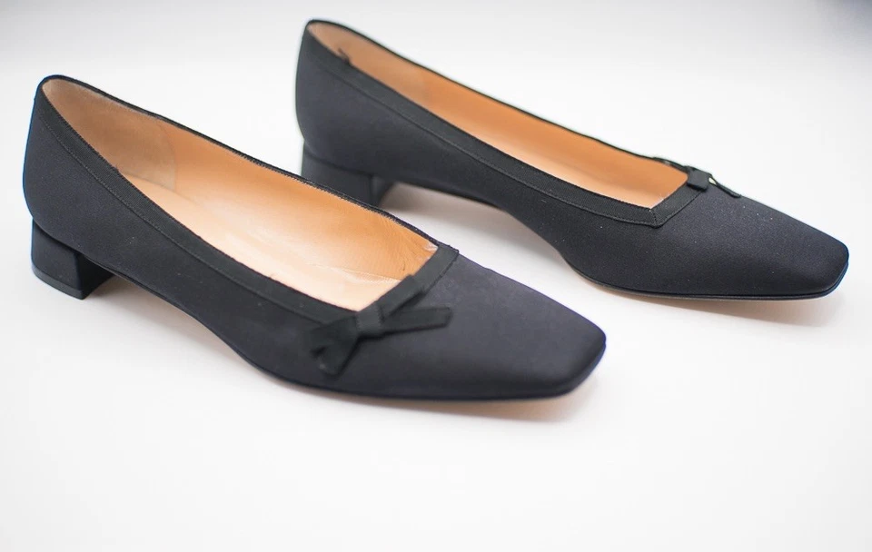 Zapatos de salón Kate Spade Karolina negros de gamuza con lazo de tacón bajo ribete de cinta talla 9B Navidad Foto 2 de 4