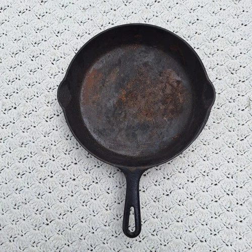 Griswold No. 8 Cast Iron Skillet Double Spout Small Block Logo Pan