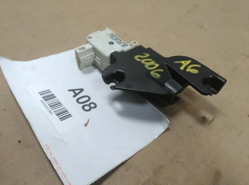 Audi A6 3.2 Quattro 2006 guantera actuador de liberación motor OEM+ Foto 3 de 4