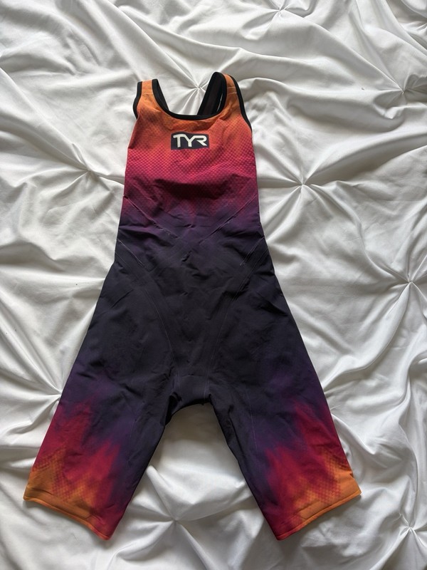 TYR Venzo Women's Competitive Kneeskin Swimsuit Regular Size 22 Nylon/Lycra